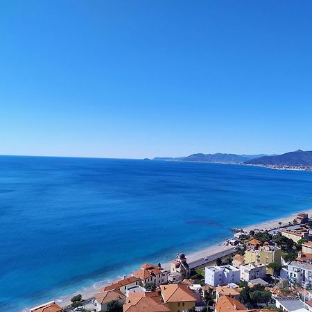 בורג'ו ורצי Villa Ischia Attico Sul Mare A Verezzi מראה חיצוני תמונה