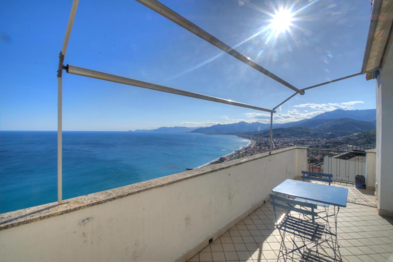 בורג'ו ורצי Villa Ischia Attico Sul Mare A Verezzi מראה חיצוני תמונה