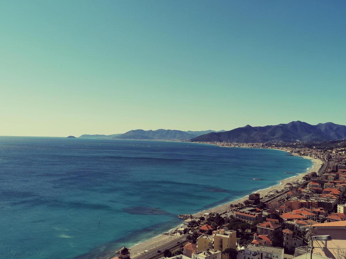 בורג'ו ורצי Villa Ischia Attico Sul Mare A Verezzi מראה חיצוני תמונה
