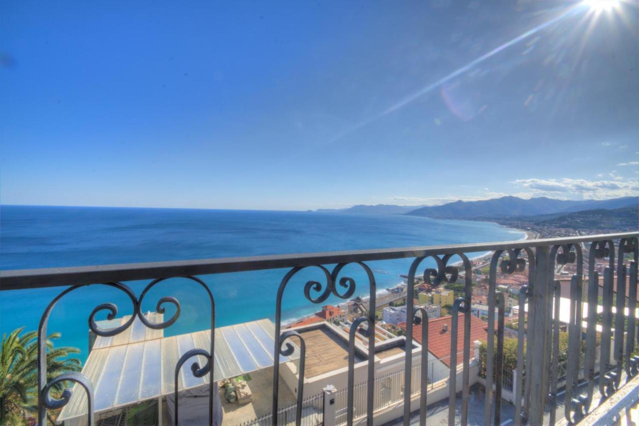 בורג'ו ורצי Villa Ischia Attico Sul Mare A Verezzi מראה חיצוני תמונה